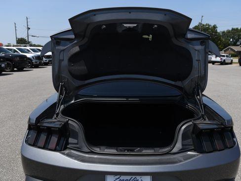 Used 2025 Ford Mustang GT RWD image 9