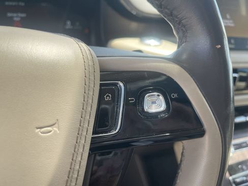 Used 2022 Lincoln Aviator Reserve w/ Equipment Group 201A AWD/4WD image 11