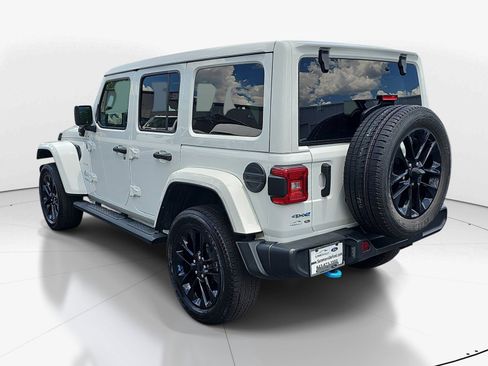 Used 2022 Jeep Wrangler Unlimited Sahara w/ Cold Weather Group AWD/4WD image 5