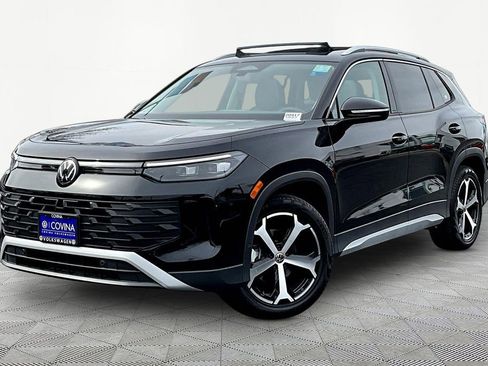 New 2026 Volkswagen Tiguan SE image 3