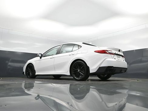 Used 2025 Toyota Camry SE w/ Convenience Package image 41