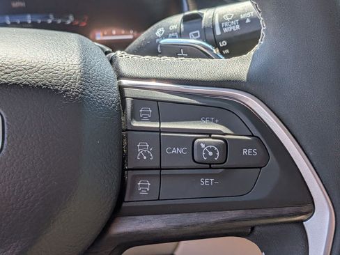 Certified 2024 Jeep Grand Cherokee L Limited w/ Luxury Tech Group II AWD/4WD image 17