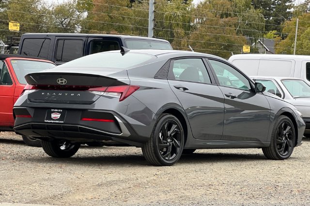 New 2026 Hyundai Elantra SEL Sport FWD image 6