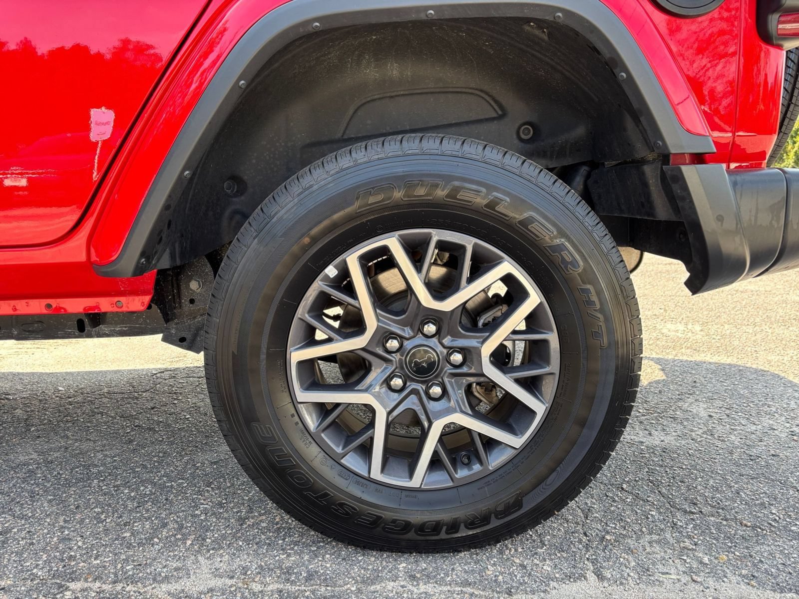 Used 2025 Jeep Wrangler Unlimited Sahara AWD/4WD image 29