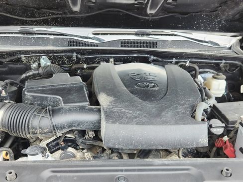 Used 2020 Toyota Tacoma SR5 AWD/4WD image 13