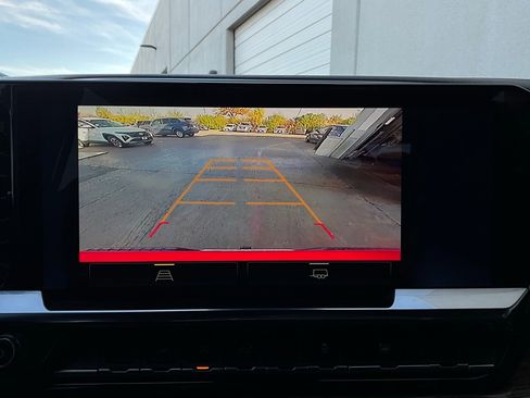 Used 2025 Chevrolet Silverado 1500 LT image 31