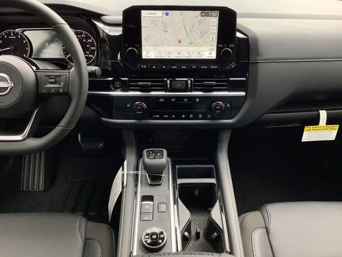 New 2025 Nissan Pathfinder SL w/ Black Appearance Package image 16
