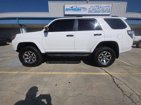 Used 2015 Toyota 4Runner SR5 Premium AWD/4WD image 2