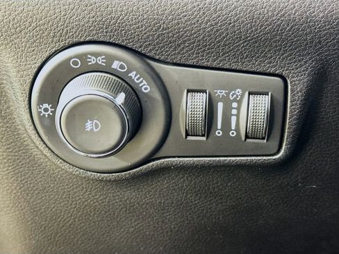 Used 2022 Jeep Compass Latitude w/ Sun and Sound Group image 13