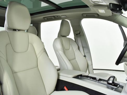 Certified 2024 Volvo XC90 B5 Core w/ Climate Package image 24