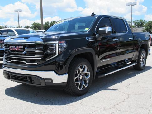 Used 2023 GMC Sierra 1500 SLT w/ SLT Premium Package AWD/4WD image 3