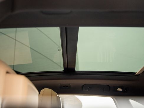 Certified 2021 Porsche Macan image 24