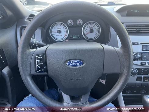 Used 2010 Ford Focus SE FWD image 16
