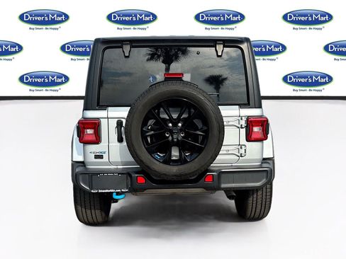 Used 2023 Jeep Wrangler Unlimited Sahara w/ Cold Weather Group AWD/4WD image 6