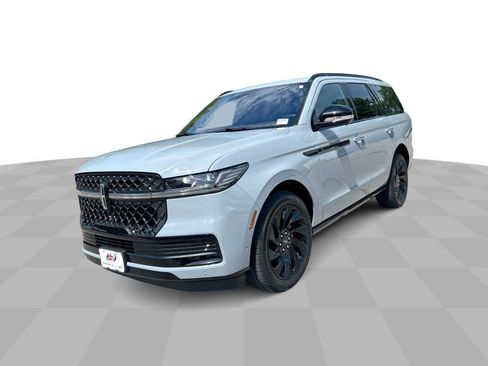 Used 2025 Lincoln Navigator Reserve w/ Jet Appearance Package AWD/4WD image 5