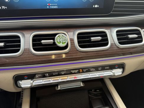 Used 2020 Mercedes-Benz GLS 580 4MATIC image 46