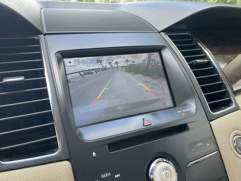 Used 2016 Ford Taurus Limited FWD image 16