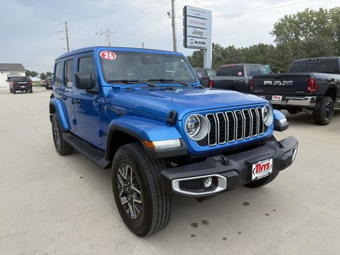 Used 2026 Jeep Wrangler Unlimited Sahara AWD/4WD image 34
