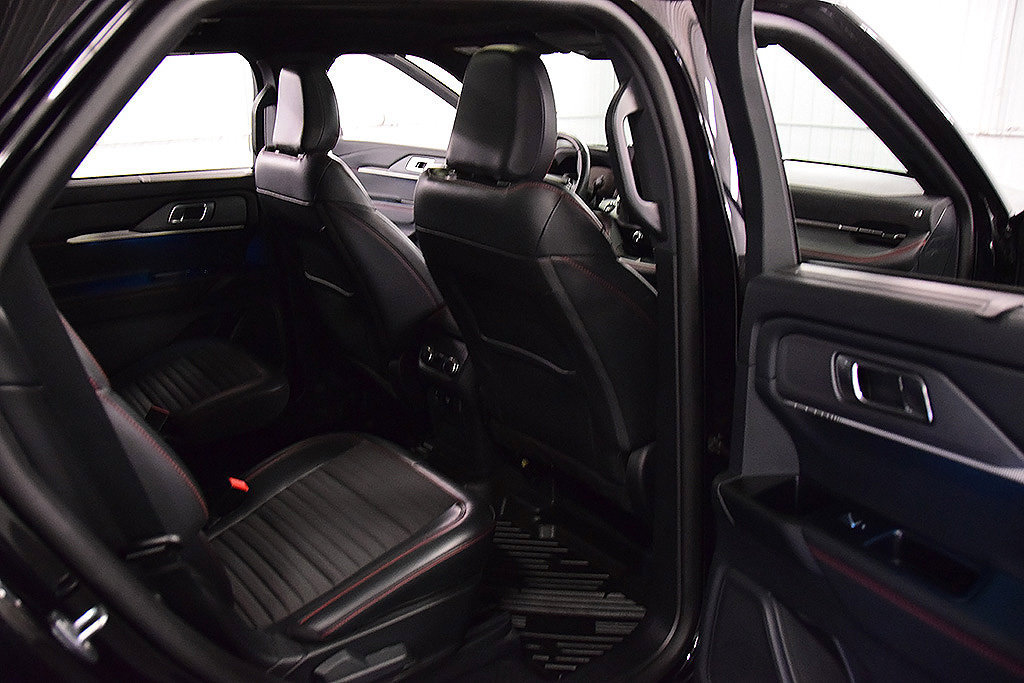 Used 2025 Ford Explorer ST-Line w/ Premium Package AWD/4WD image 32
