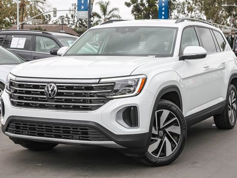 Used 2024 Volkswagen Atlas SE image 1