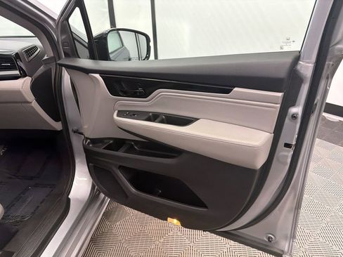 Used 2018 Honda Odyssey Elite image 16