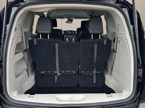 Certified 2024 Chrysler Pacifica Touring-L image 14