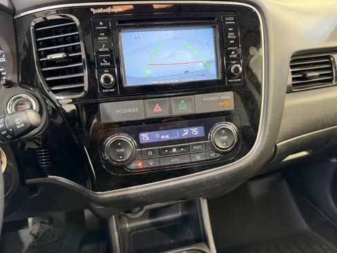 Used 2016 Mitsubishi Outlander SEL image 19