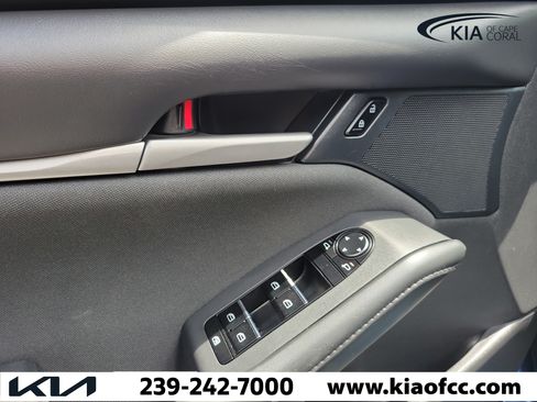 Used 2020 MAZDA MAZDA3 Sedan FWD image 20