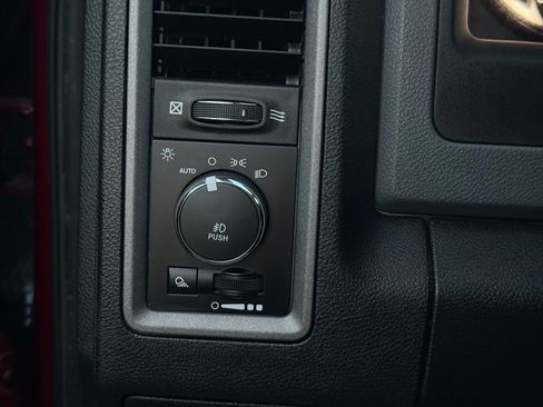 Used 2017 RAM 1500 Express image 31