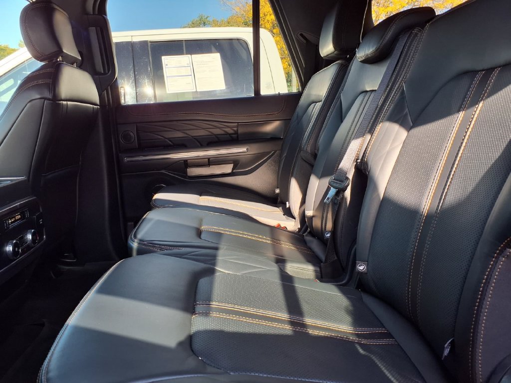 Used 2024 Ford Expedition Max Platinum AWD/4WD image 9