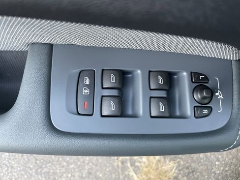 Used 2022 Volvo XC60 B5 R-Design image 42