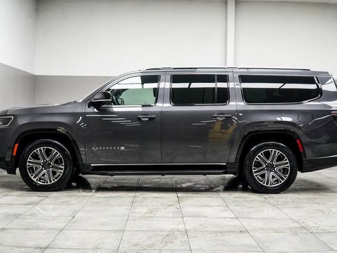 Used 2024 Jeep Wagoneer L Series II w/ Flexible Seating Group AWD/4WD image 9