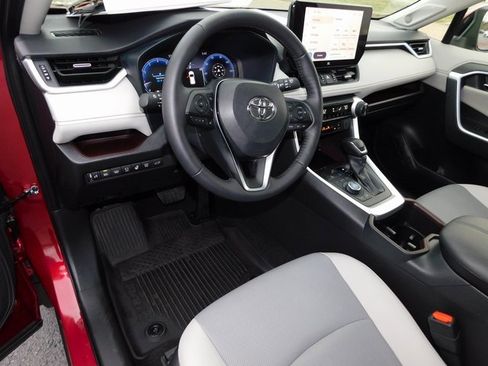 Used 2025 Toyota RAV4 Limited image 15