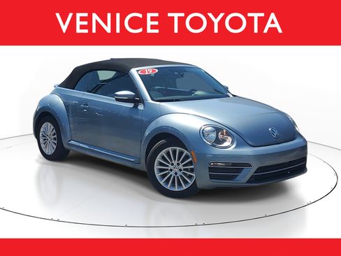 Used 2019 Volkswagen Beetle 2.0T SE FWD image 1