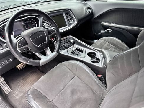 Used 2016 Dodge Challenger SRT w/ Technology Group image 9