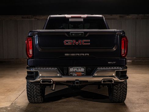 Used 2022 GMC Sierra 1500 SLT w/ SLT Premium Plus Package AWD/4WD image 8