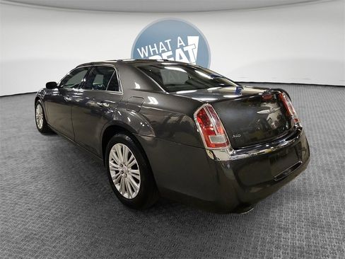 Used 2013 Chrysler 300 C image 6