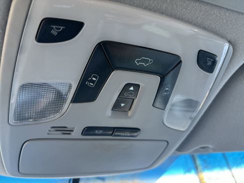 Used 2013 Toyota Sienna XLE image 18