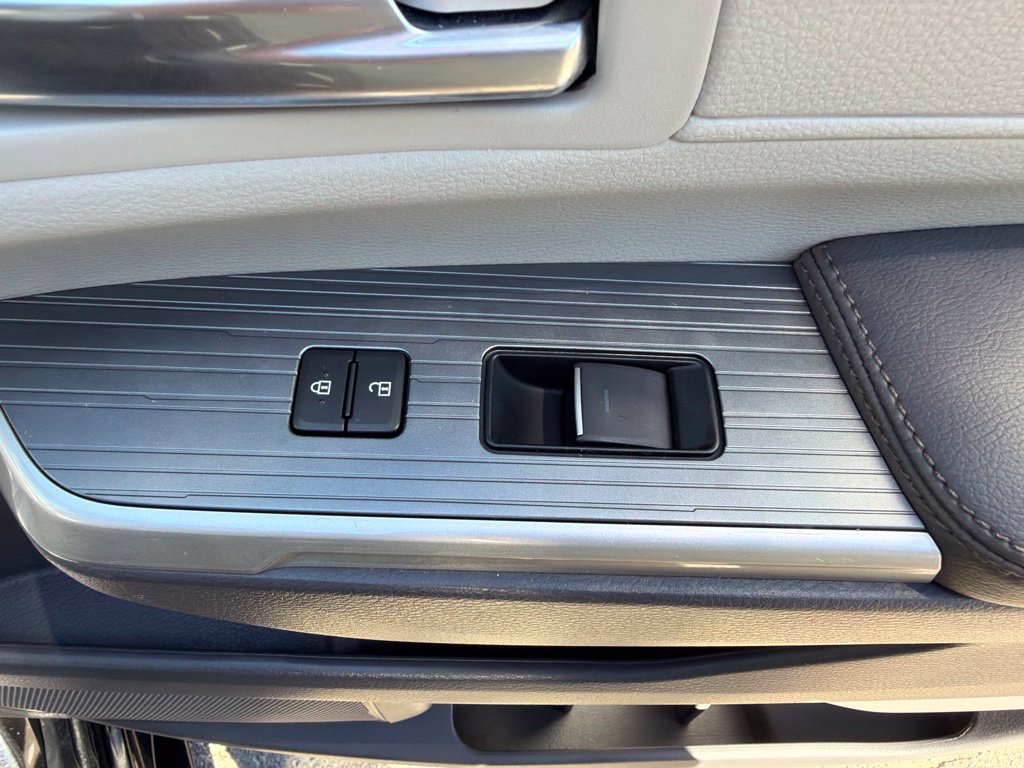Used 2022 Toyota Sienna XSE AWD/4WD image 16