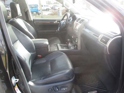 Used 2018 Lexus GX 460 image 14