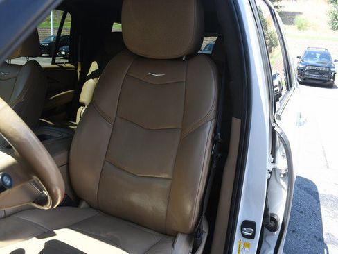 Used 2018 Cadillac Escalade Platinum AWD/4WD image 17