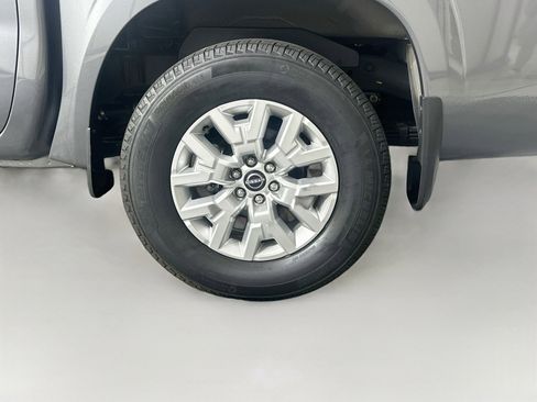 Used 2024 Nissan Frontier SV w/ SV Convenience Package RWD image 11