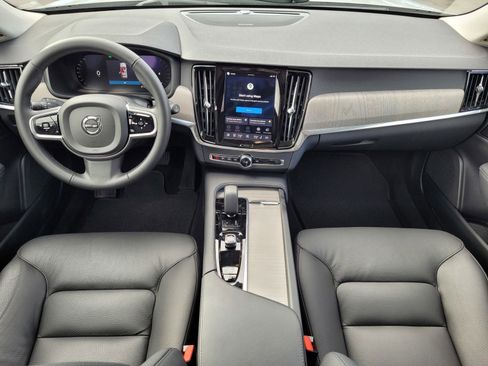 Certified 2025 Volvo V90 B6 Cross Country Plus image 12