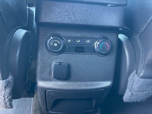 Used 2015 Ford Explorer XLT w/ Equipment Group 202B AWD/4WD image 17