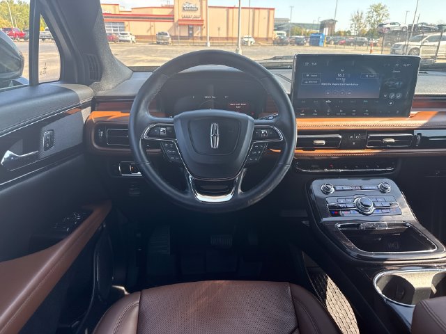 Used 2023 Lincoln Nautilus Reserve AWD/4WD image 16