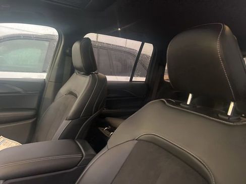 New 2025 Jeep Grand Cherokee Altitude image 9