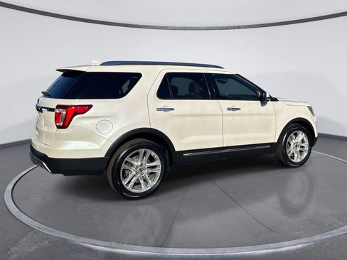Used 2017 Ford Explorer Limited image 4