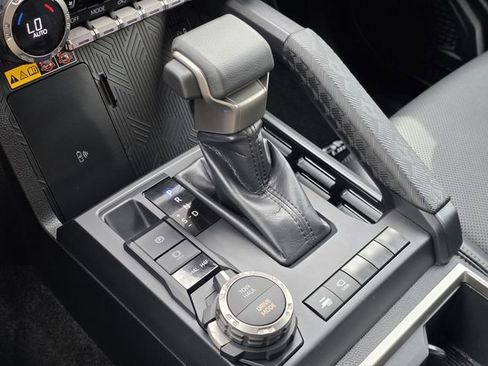 Used 2024 Toyota Tacoma Limited image 17