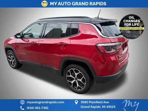 Used 2025 Jeep Compass Limited AWD/4WD image 5