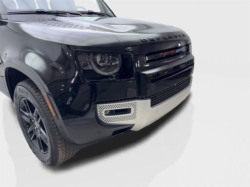 Used 2025 Land Rover Defender 110 S image 17